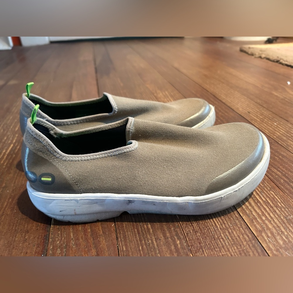 OOFOS Women’s Taupe & Black Slip-On Sneakers - Picture 5 of 10